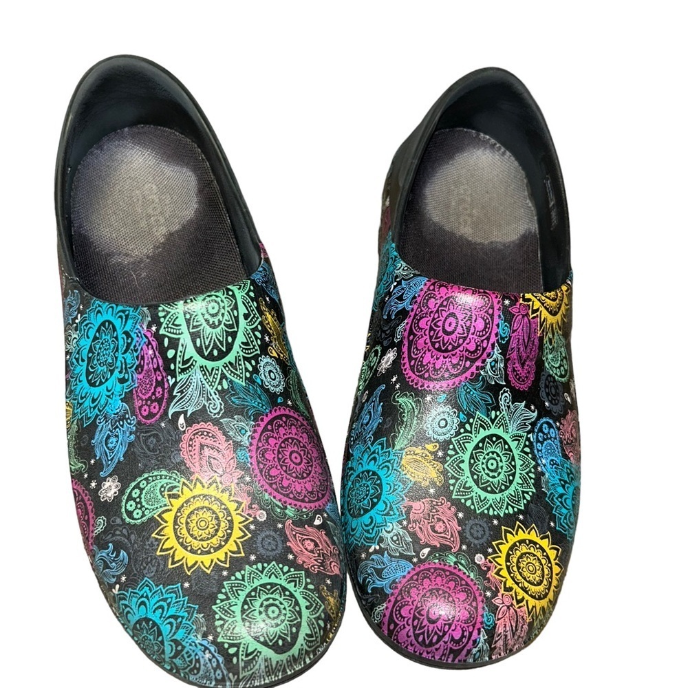 Crocs Nero’s Pro II Colorful Paisley Mandala Design Comfort Clogs Size 8 bistro